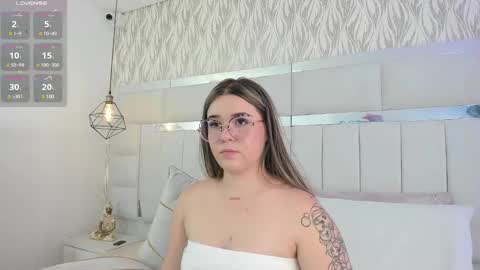Snapshot of im_dalhia chatting on 12.27.24 DAHLIA online show from 12.27.24