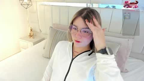 Snapshot of im_dalhia chatting on 03.10.25 DAHLIA online show from 03.10.25