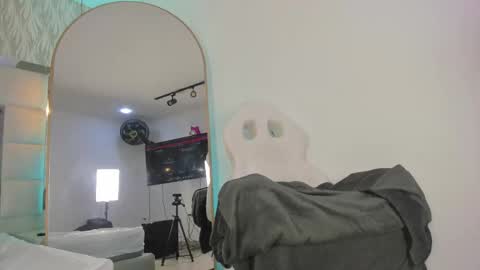Snapshot of im_dalhia chatting on 09.14.25 DAHLIA online show from 09.14.25