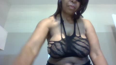 Snapshot of im_laa30z chatting on 05.08.26 weet exy Cougar online show from 05.08.26