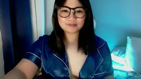 Snapshot of im_ur_cutiewife chatting on 10.25.25 cherryl online show from 10.25.25