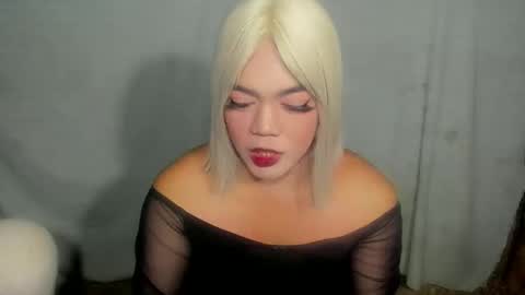 Snapshot of im_ur_hot_ella chatting on 10.29.25 ella may online show from 10.29.25