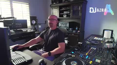 Snapshot of imdjazra chatting on 04.25.26 DJ Azra online show from 04.25.26