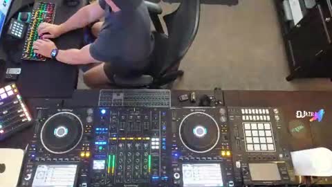 Snapshot of imdjazra chatting on 06.09.26 DJ Azra online show from 06.09.26