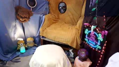 Snapshot of imglorious1 chatting on 10.10.25 JJ online show from 10.10.25