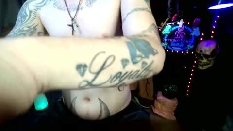 Snapshot of imglorious1 chatting on 10.22.25 JJ online show from 10.22.25