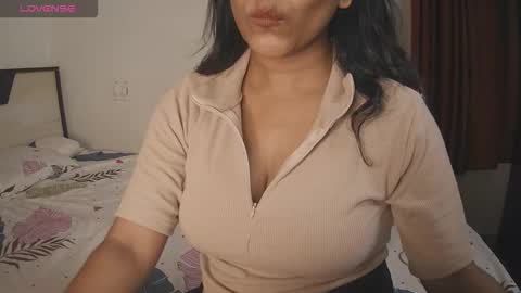 Snapshot of imlovelyrose chatting on 09.28.25 ROSE online show from 09.28.25