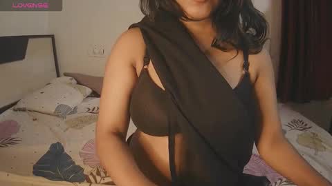 Snapshot of imlovelyrose chatting on 09.29.25 ROSE online show from 09.29.25