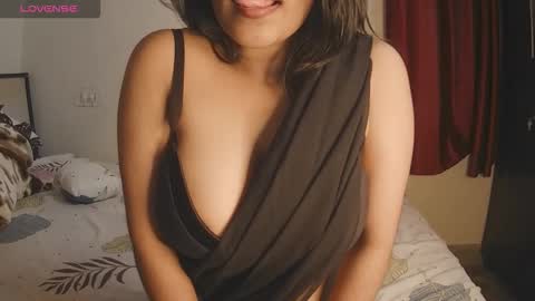 Snapshot of imlovelyrose chatting on 10.05.25 ROSE online show from 10.05.25