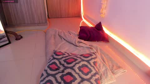 Snapshot of immia_rosse chatting on 12.11.24 mia ---------  COL TIME online show from 12.11.24