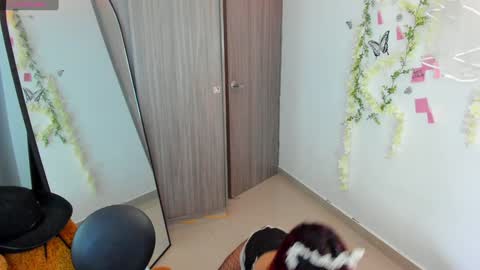 Snapshot of immia_rosse chatting on 12.12.24 mia ---------  COL TIME online show from 12.12.24