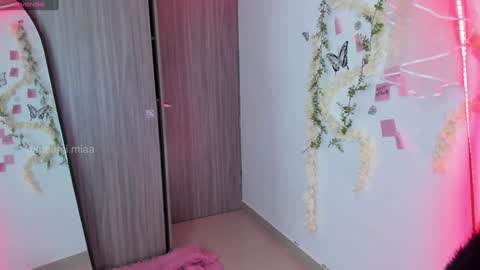 Snapshot of immia_rosse chatting on 12.17.24 mia ---------  COL TIME online show from 12.17.24