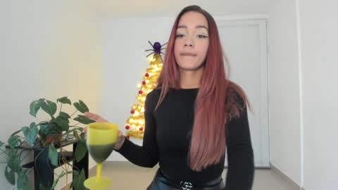 Snapshot of immia_rosse chatting on 12.30.24 mia ---------  COL TIME online show from 12.30.24