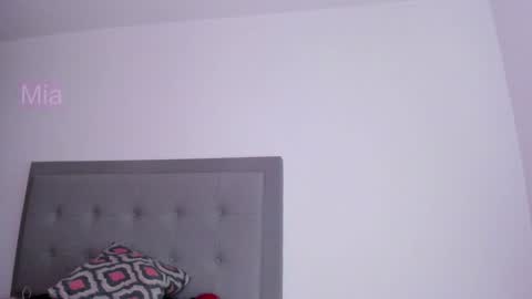 Snapshot of immia_rosse chatting on 02.09.25 mia ---------  COL TIME online show from 02.09.25