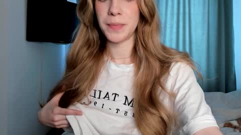 Snapshot of imogensy chatting on 02.18.25 my name Imo Fansly online show from 02.18.25