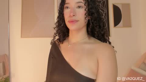 Snapshot of imsarah__ chatting on 10.24.25 Sara online show from 10.24.25