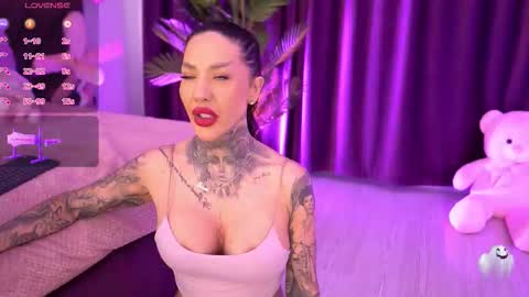 Scarlet online show from 11.30.25