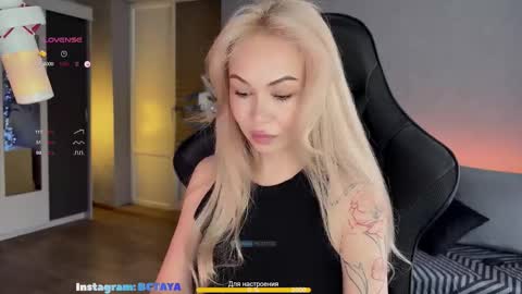 Taya online show from 10.14.25