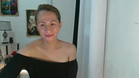 Snapshot of imyourcottoncandy chatting on 02.21.25 kc online show from 02.21.25