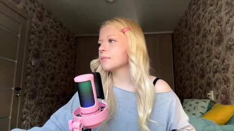 Snapshot of inamillsap chatting on 02.21.26 Lola online show from 02.21.26