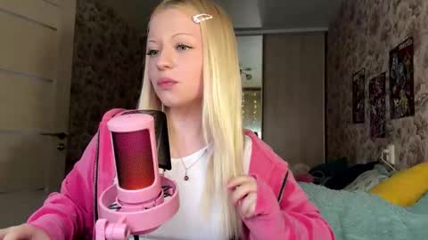 Snapshot of inamillsap chatting on 02.24.26 Lola online show from 02.24.26