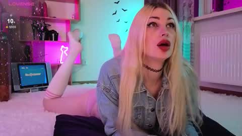  Dina  Help me reach 100 likes  online show from 10.12.25