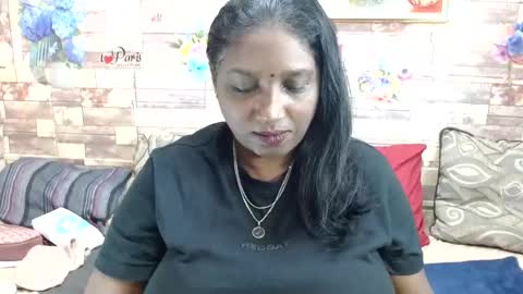 Snapshot of indianblue3 chatting on 10.11.25 tracy online show from 10.11.25