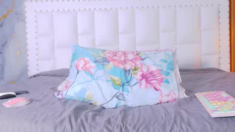 Snapshot of indiancutiie chatting on 10.16.25 LITTLE AINHOA online show from 10.16.25