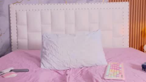 Snapshot of indiancutiie chatting on 10.23.25 LITTLE AINHOA online show from 10.23.25