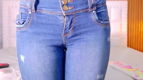 Snapshot of indiancutiie chatting on 10.29.25 LITTLE AINHOA online show from 10.29.25