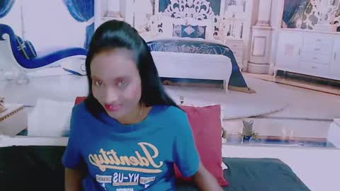 Snapshot of indianlovebug chatting on 12.06.24 Leah online show from 12.06.24