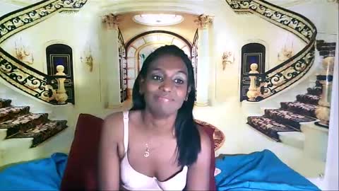 Snapshot of indianlovebug chatting on 12.11.24 Leah online show from 12.11.24