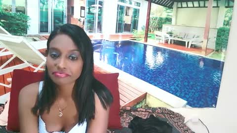 Snapshot of indianlovebug chatting on 12.13.24 Leah online show from 12.13.24