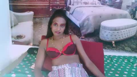 Snapshot of indianlovebug chatting on 12.29.24 Leah online show from 12.29.24