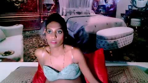 Snapshot of indianlovebug chatting on 12.30.24 Leah online show from 12.30.24
