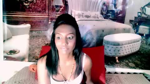 Snapshot of indianlovebug chatting on 01.03.25 Leah online show from 01.03.25