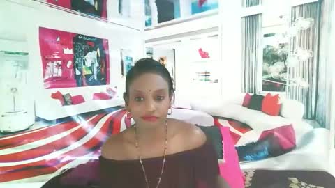 Snapshot of indianlovebug chatting on 09.12.25 Leah online show from 09.12.25