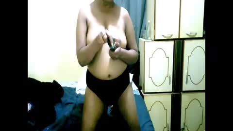Snapshot of indianpleasures21 chatting on 06.06.26 indianpleasures21 online show from 06.06.26