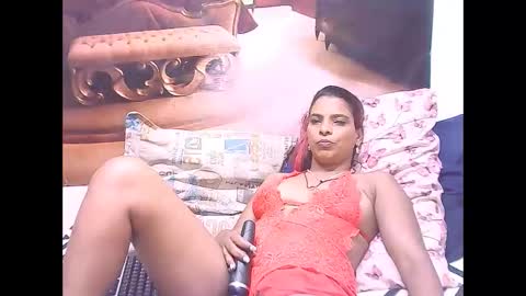 Snapshot of indiansexyass4u2luv chatting on 02.18.25 indiansexyass4u2luv online show from 02.18.25