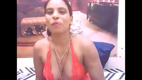 Snapshot of indiansexyass4u2luv chatting on 02.18.25 indiansexyass4u2luv online show from 02.18.25