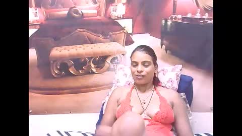 Snapshot of indiansexyass4u2luv chatting on 02.18.25 indiansexyass4u2luv online show from 02.18.25
