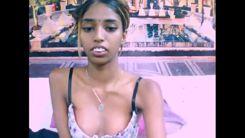 Snapshot of indiansexyslender4u2luv chatting on 01.12.25 indiansexyslender4u2luv online show from 01.12.25