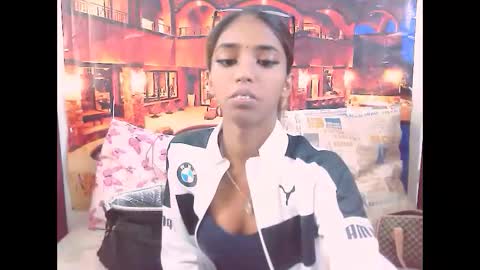 Snapshot of indiansexyslender4u2luv chatting on 01.23.25 indiansexyslender4u2luv online show from 01.23.25
