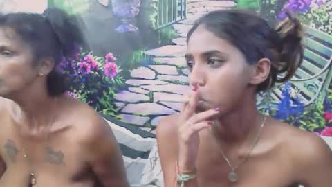 Snapshot of indiansexyslender4u2luv chatting on 01.23.25 indiansexyslender4u2luv online show from 01.23.25