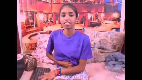 Snapshot of indiansexyslender4u2luv chatting on 01.24.25 indiansexyslender4u2luv online show from 01.24.25