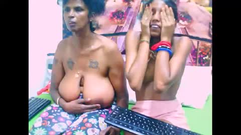 Snapshot of indiansexyslender4u2luv chatting on 01.25.25 indiansexyslender4u2luv online show from 01.25.25