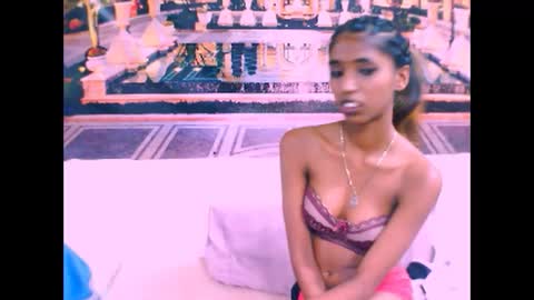 Snapshot of indiansexyslender4u2luv chatting on 02.19.25 indiansexyslender4u2luv online show from 02.19.25