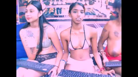 Snapshot of indiansexyslender4u2luv chatting on 03.03.25 indiansexyslender4u2luv online show from 03.03.25