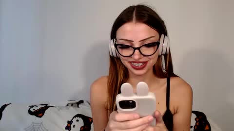 Snapshot of indigoelle chatting on 09.16.25 Indigo Elle online show from 09.16.25