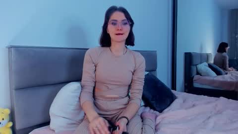 Kira online show from 10.31.25